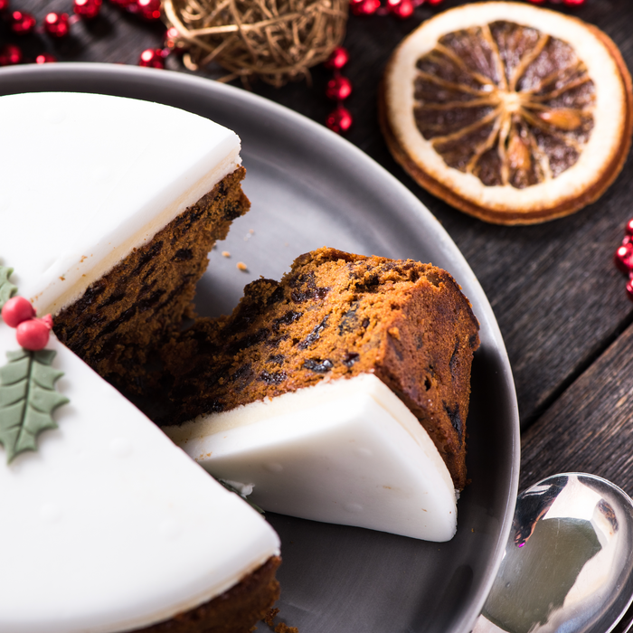 Delicious moist air fryer christmas cake recipe baked using the Zoomgoods AF34 large air fryer