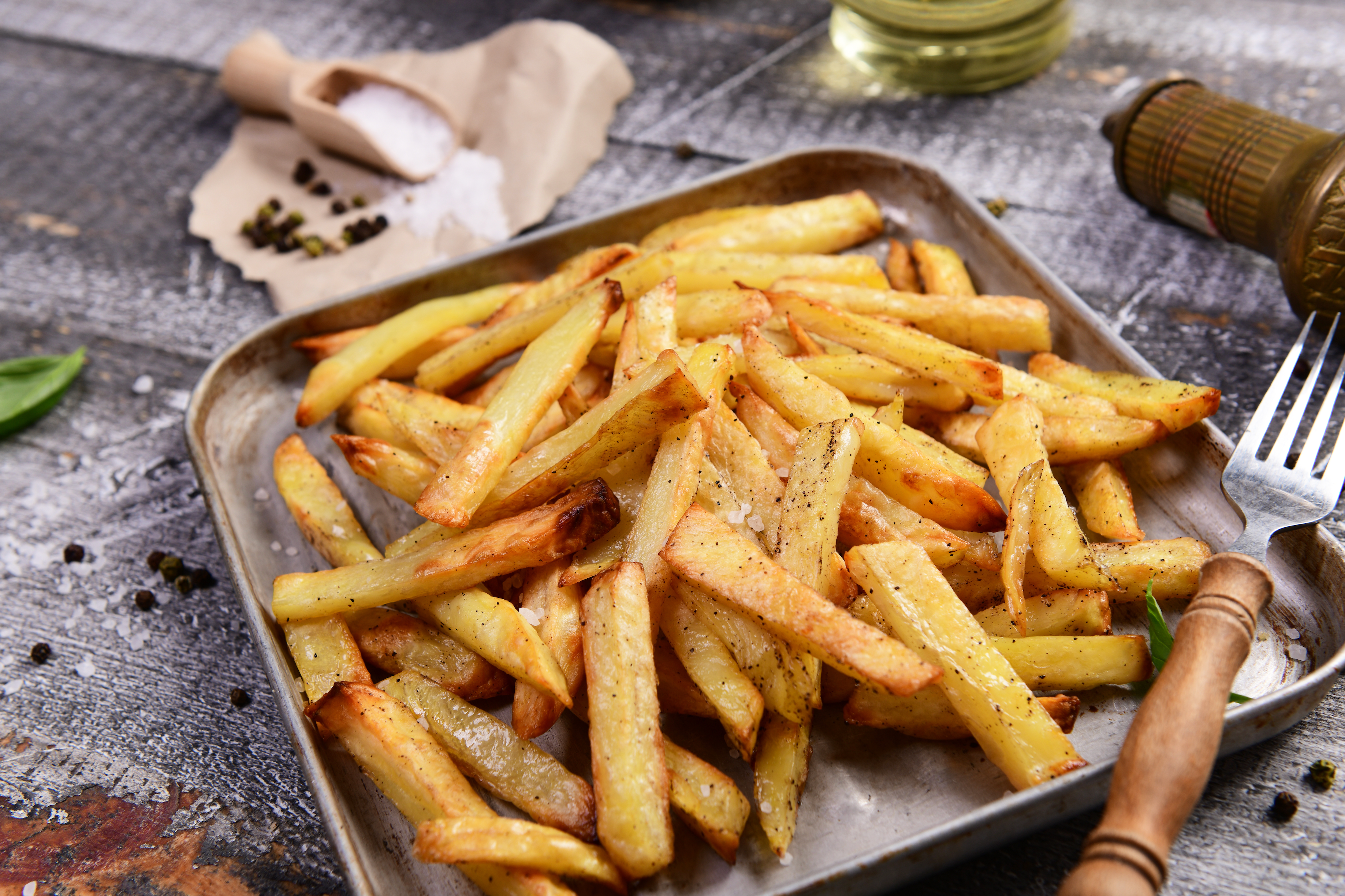 Delicious crispy homemade air fryer fries made using the Zoomgoods AF34 large air fryer