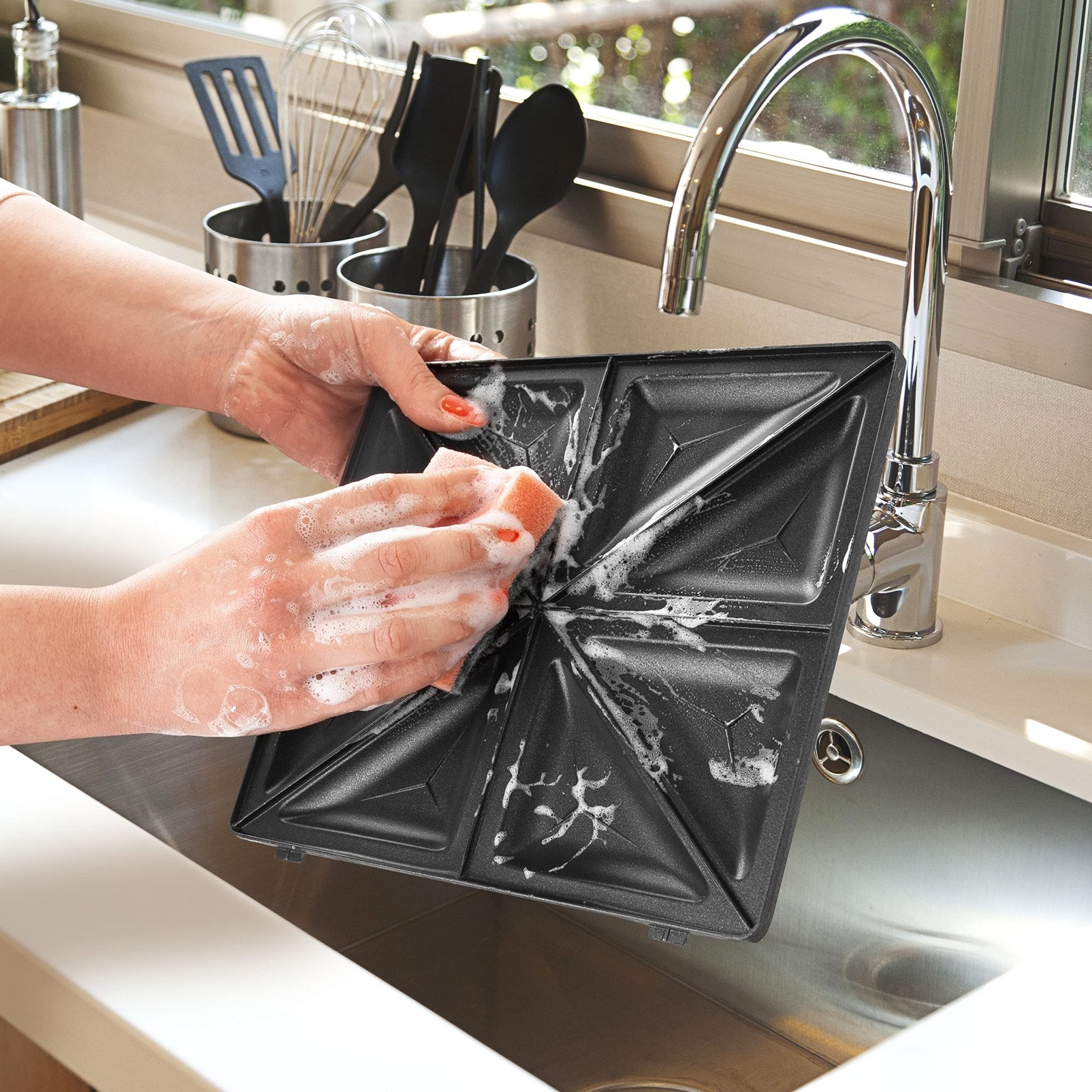 Zoomgoods 2-in-1 Toastie Maker TM60, Deep Fill 4 Toasted Sandwich and 4 Waffle Iron, INTERCHANGEABLE PLATES, 1200W, Non-Stick, Automatic Temperature Control, Comes with Sandwich Waffle Plates