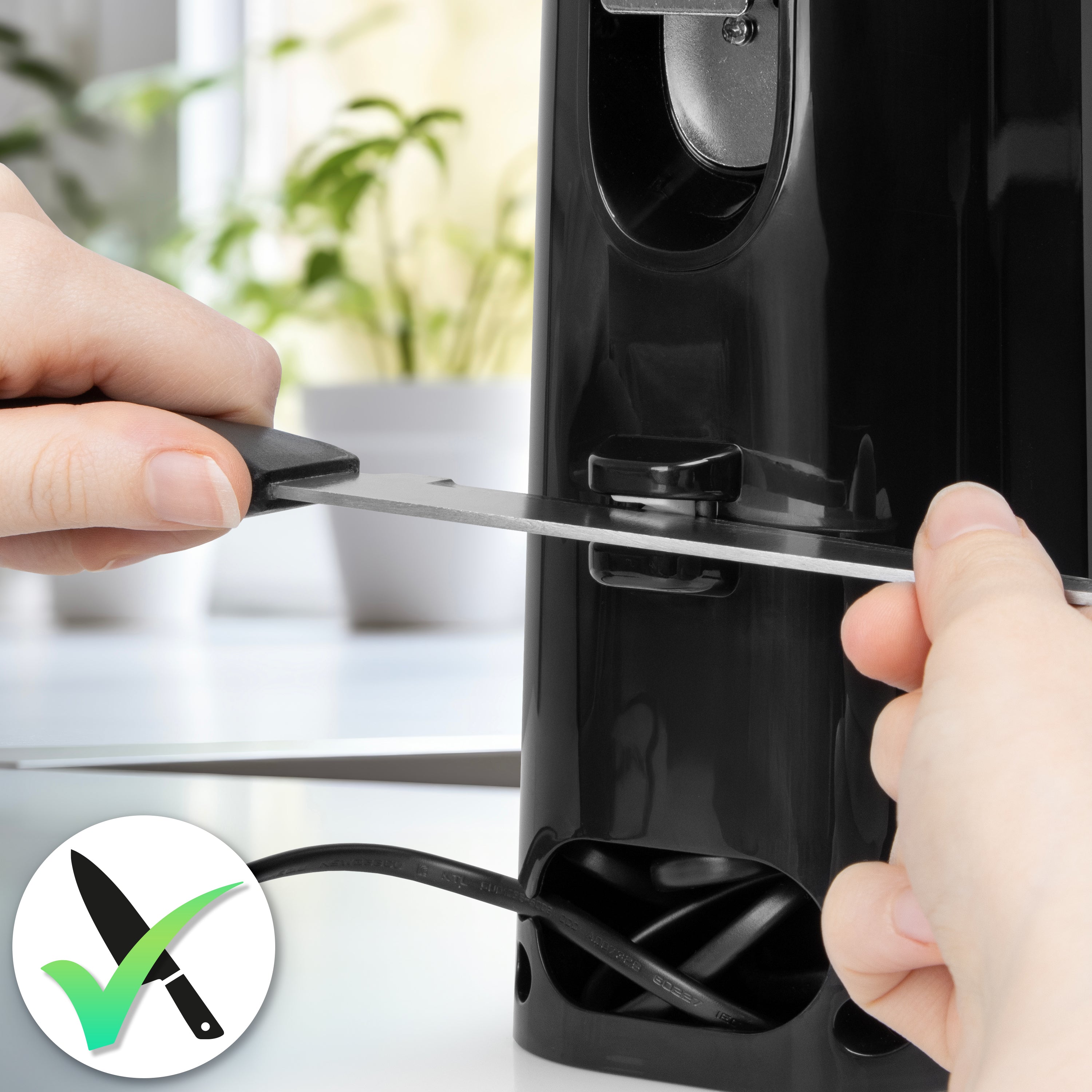 Zoomgoods CO40 electric tin opener with built-in knife sharpener to sharpen blunt knives