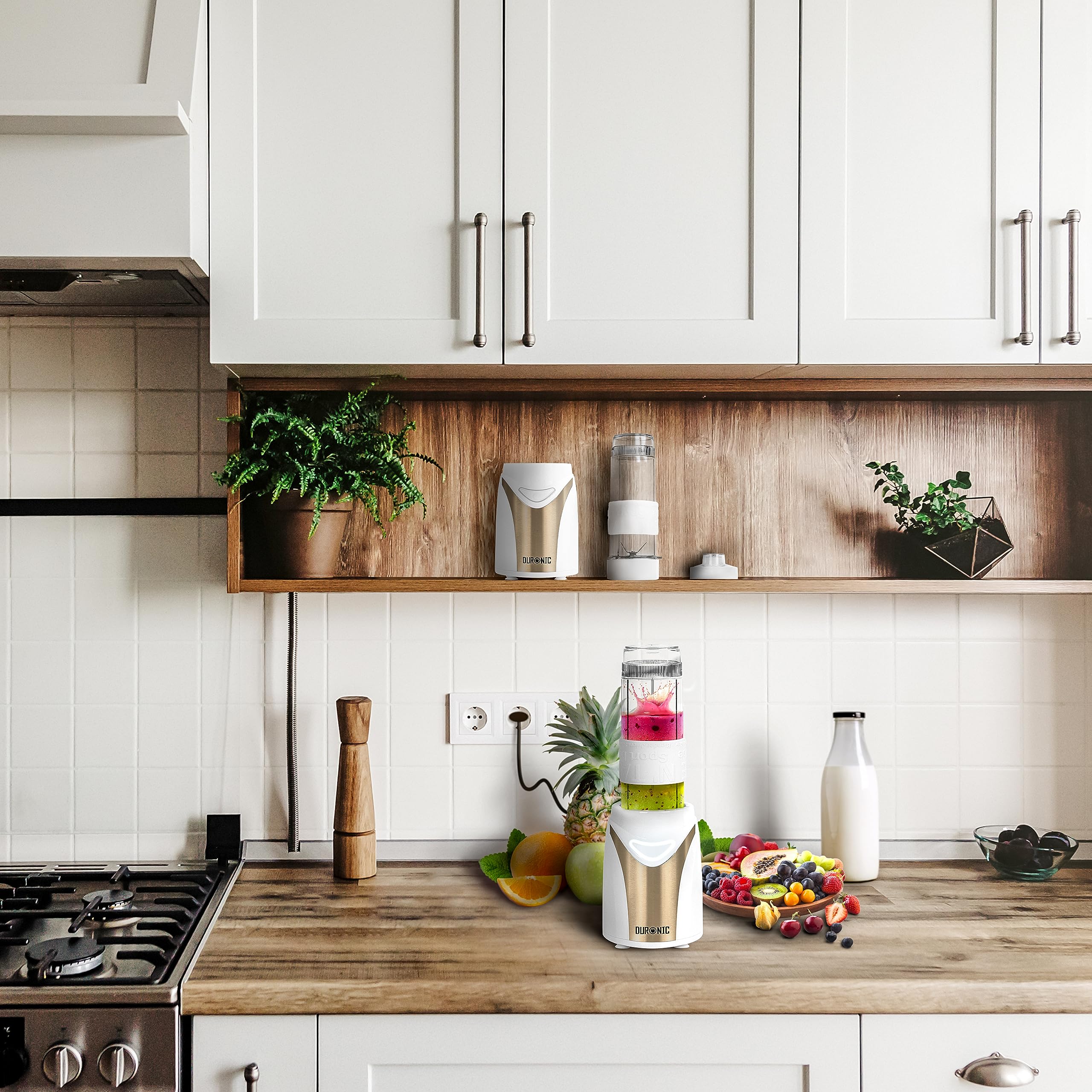 Zoomgoods BL540 mini blender placed on kitchen countertop blending fruits with milk