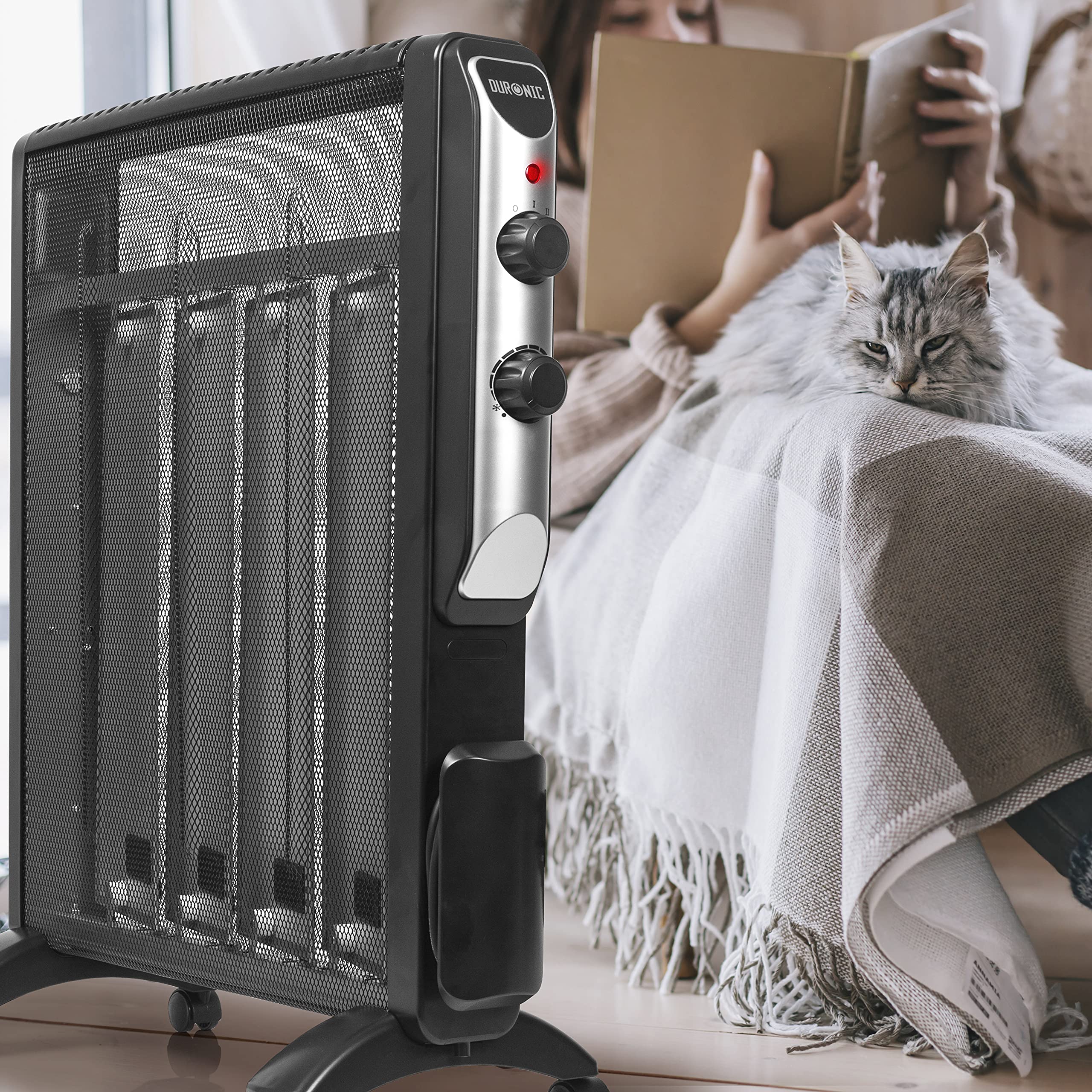 Zoomgoods HV220 micathermic heater in use heating up bedroom pet-friendly