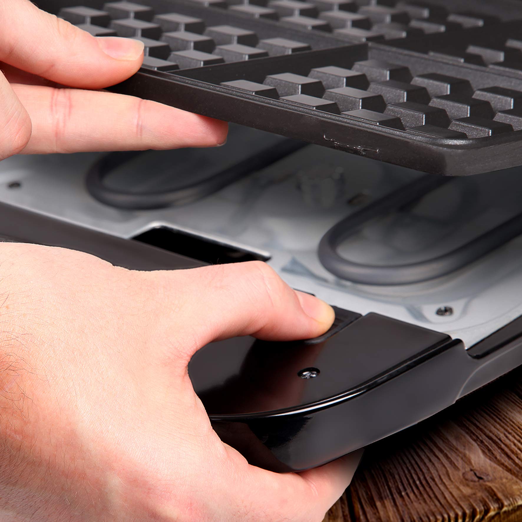 Zoomgoods WM60 electric waffle maker with locking mechanism to ensure waffles cook evenly and do not fall out