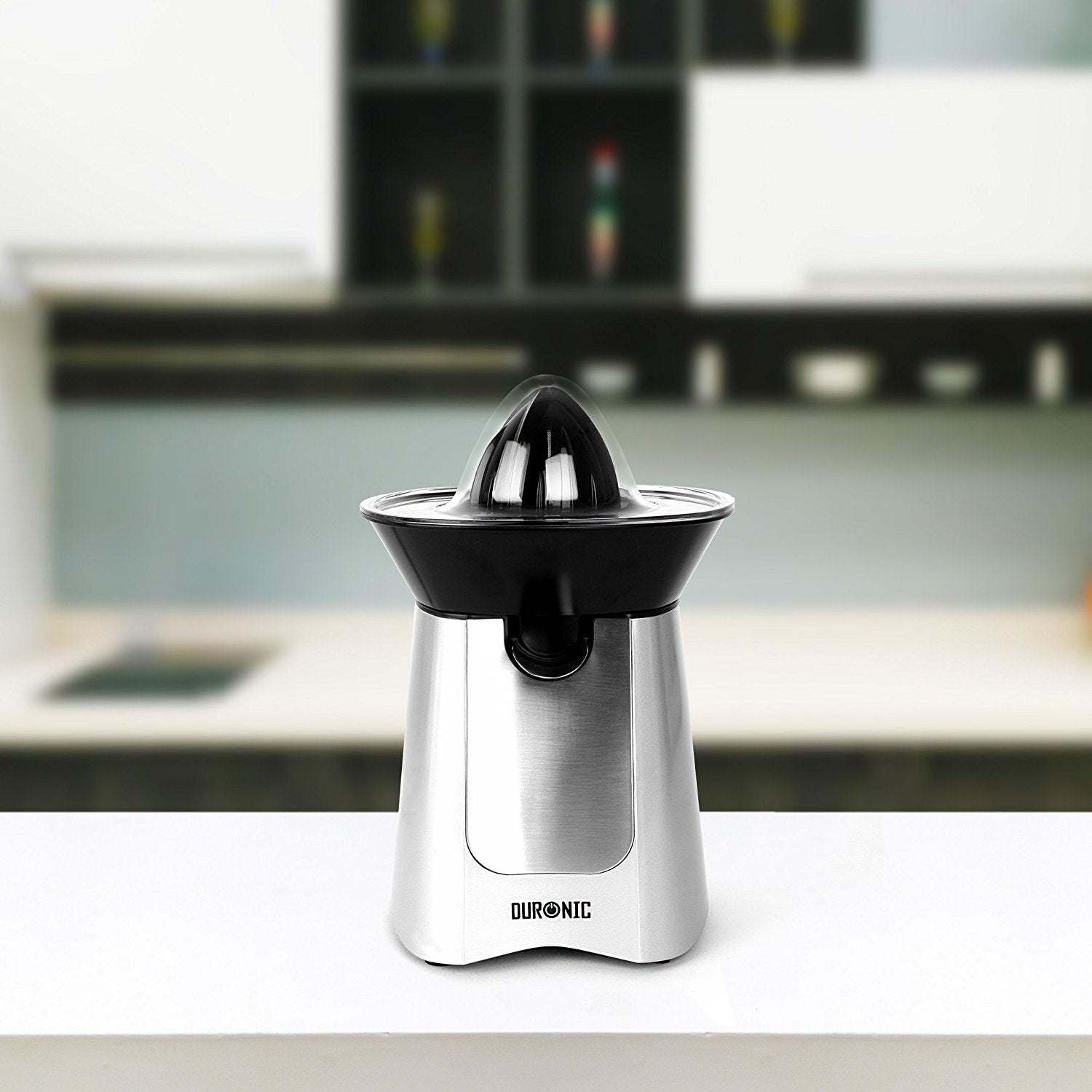 Overview of the Zoomgoods JE6SR electric citrus juicer showcased aesthetically on kitchen countertop